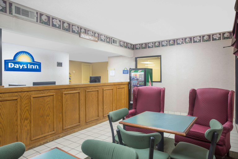 Public Area 2, Days Inn by Wyndham Dublin GA, Laurens