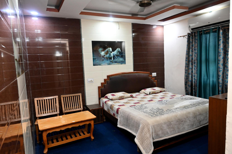 Bedroom 2, Hotel Sunrise, Chandigarh
