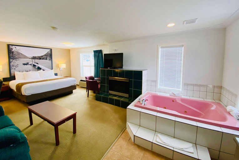 Bedroom 3, Super 8 by Wyndham 100 Mile House, Cariboo