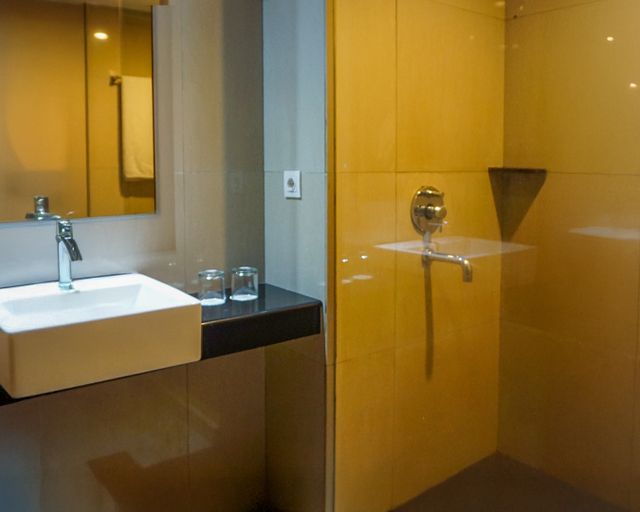 Bathroom 12