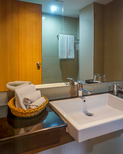 Bathroom 14