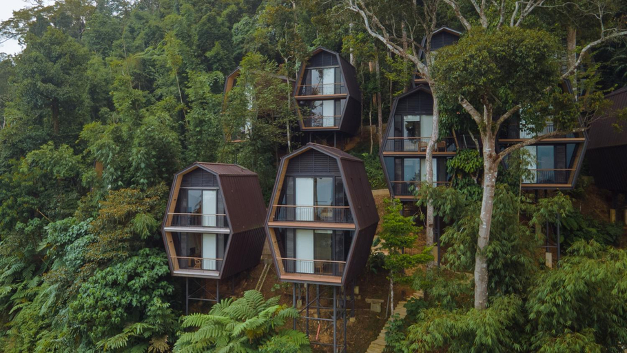 Exterior 4