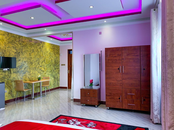 5, Das Berliner Hotel, Busiiro