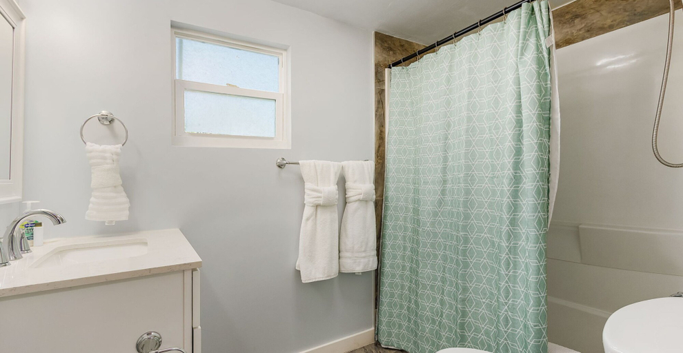 Bathroom 3, Matlacha on Shoreview, Lee
