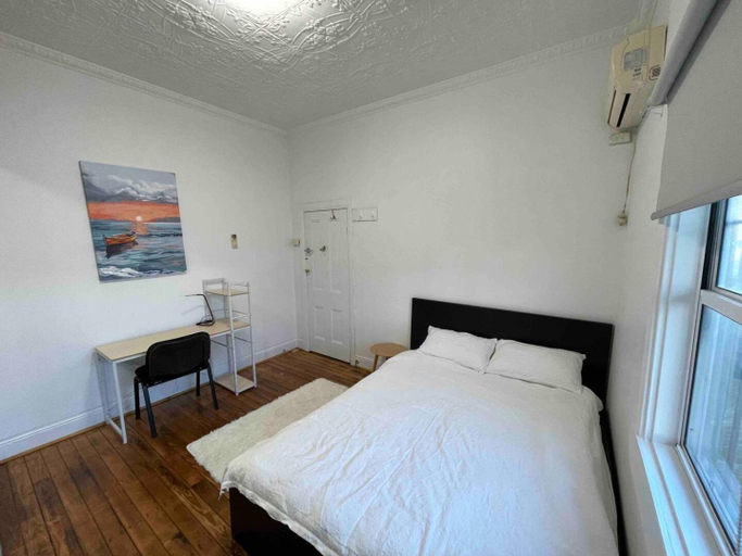 Others 2, Mascot Guesthouse 5 mins to Airports 17 mins to CBD, Sydney