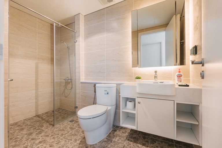 Bathroom 4, Vinhomes D’Capitale Luxury Apartment -TAKI Housing, Cầu Giấy