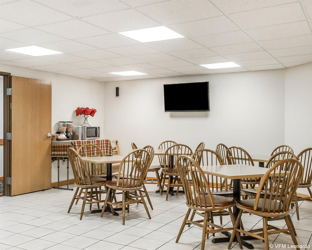Food & Drinks 5, Econo Lodge Inn & Suites Dickson, Dickson