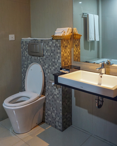 Bathroom 8