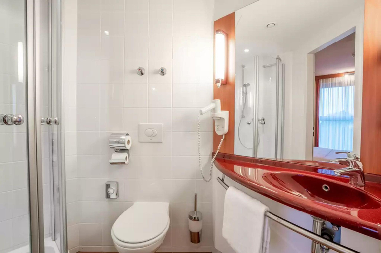 Bathroom 20