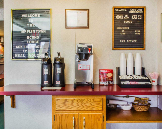 Food & Drinks 5, Econo Lodge Mifflintown, Juniata
