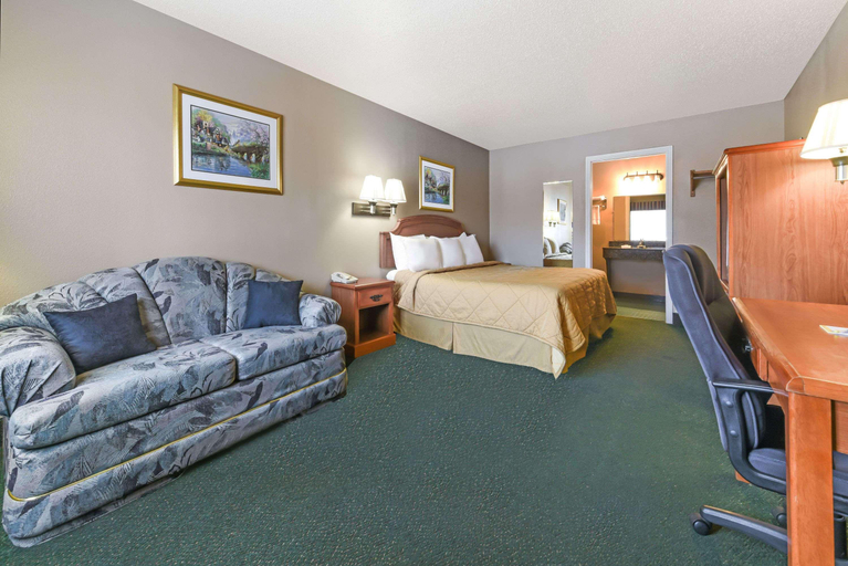 Bedroom 3, Days Inn By Wyndham Granbury, Hood