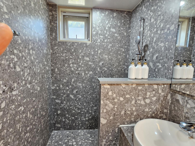 Bathroom 17