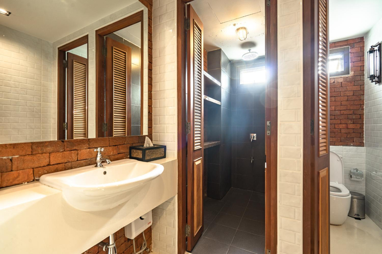 Bathroom 12