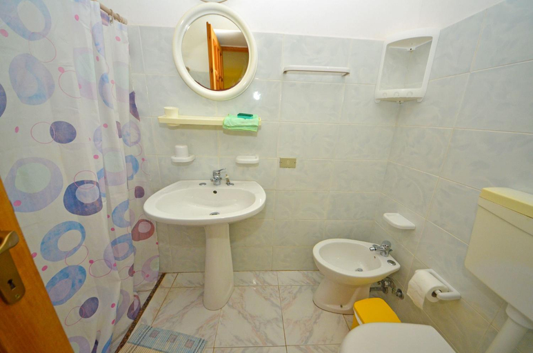 Bathroom 5, Oasi Residence, Lecce