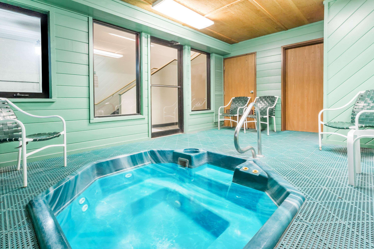 Sport & Beauty, Super 8 by Wyndham Lexington, Dawson