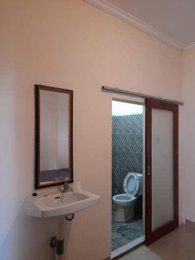 Bathroom 2, Sindhu Mesari Bungalow, Klungkung