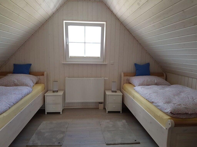 Others 3, Beaver Modern retreat, Barnim
