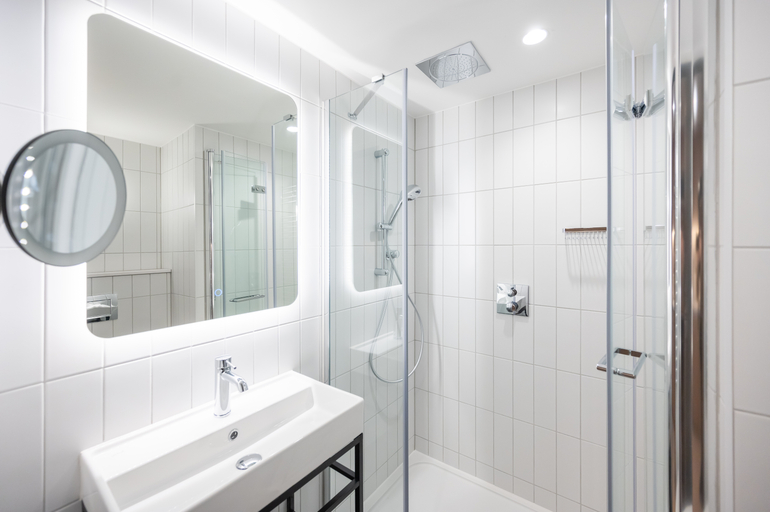 Bathroom 4, Wilde Aparthotels Cambridge City Centre, Cambridgeshire