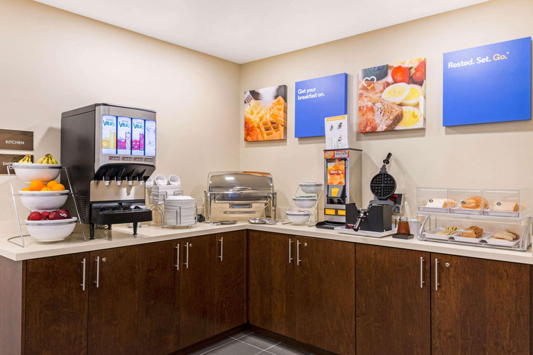 Food & Drinks 2, Comfort Inn & Suites Bowmanville, Durham