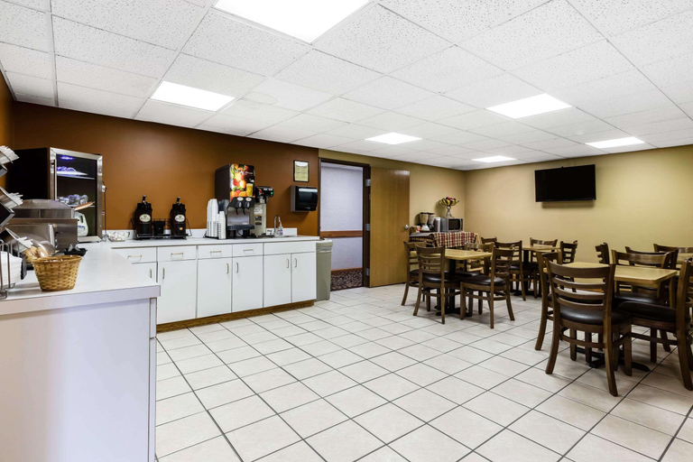Food & Drinks 5, Econo Lodge Inn & Suites Dickson, Dickson