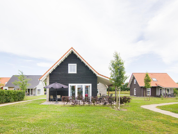 Others 3, Sauna Stay Near the Sea, Sluis