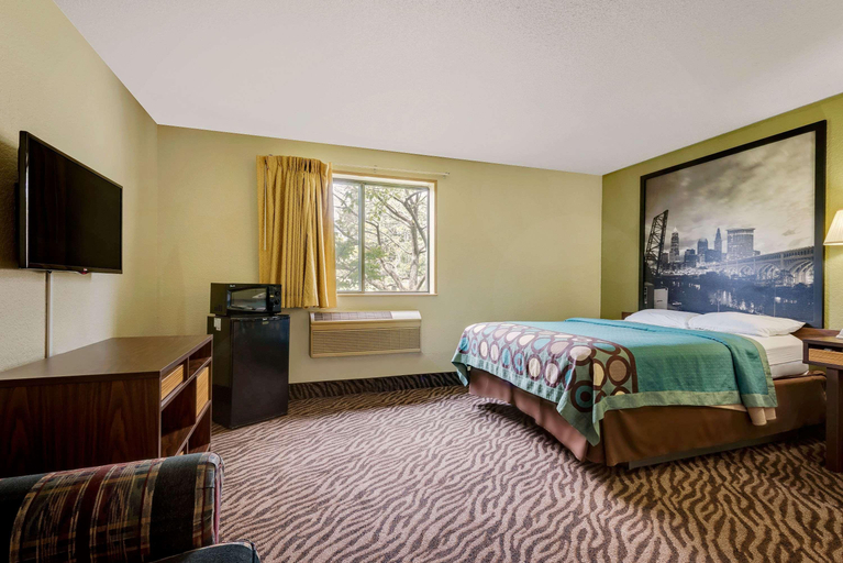Bedroom, Super 8 by Wyndham Mentor/Cleveland Area, Lake