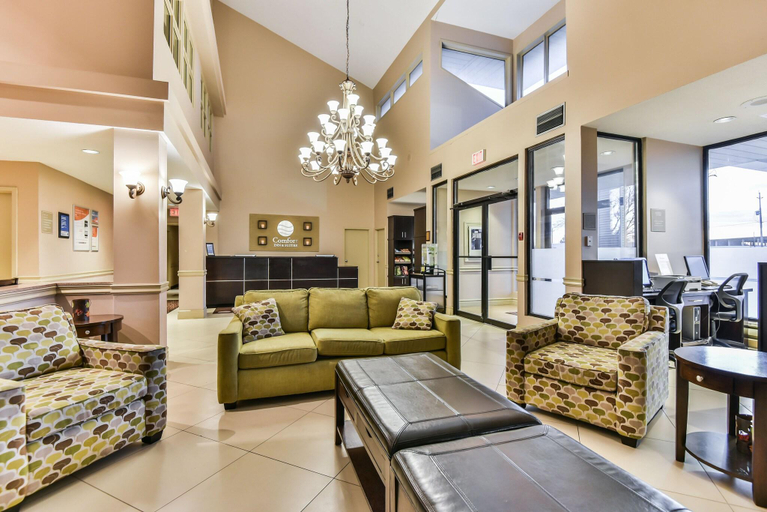 Public Area 2, Comfort Inn & Suites Ambassador Bridge, Essex