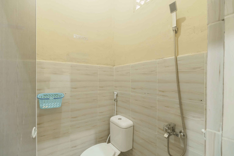 Bathroom 13