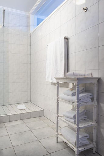 Bathroom 9