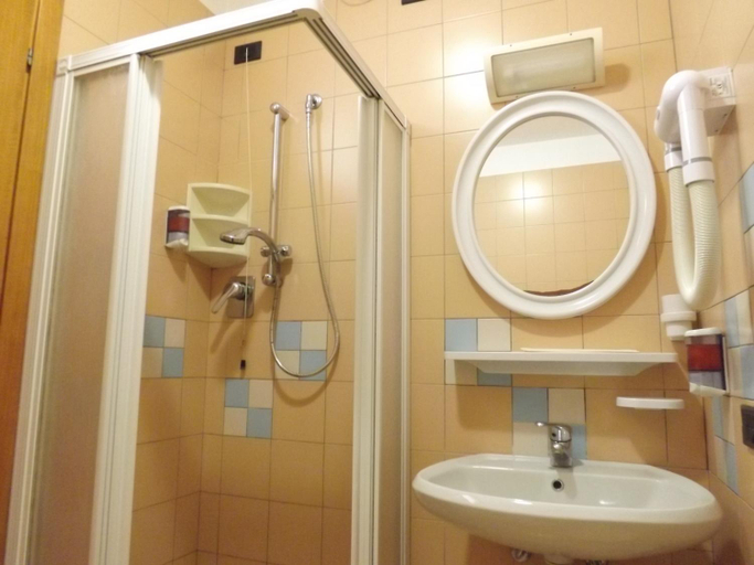 Bathroom 4, Hotel Villa Claudia, Rimini