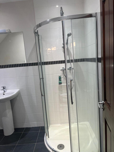 Bathroom 2, Self contain studio with room, double bed, kitchen, London