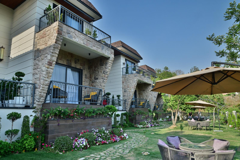 Exterior & Views 5, Aura Luxury Stays, Nainital