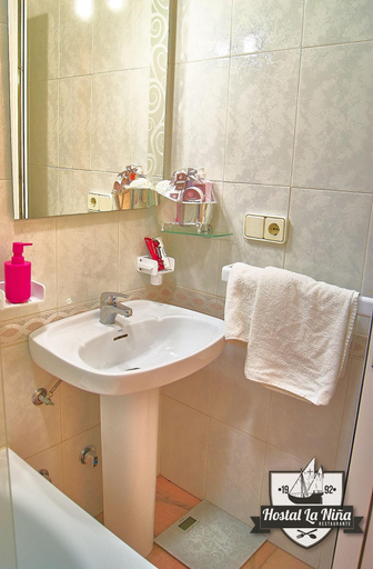 Bathroom 5, Hostal La Niña, Huelva
