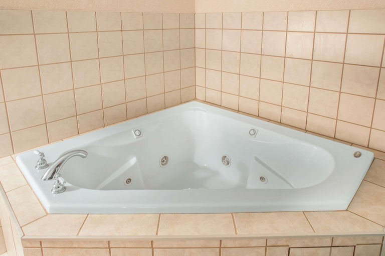Bathroom 4, Rodeway Inn Bedford, Bedford
