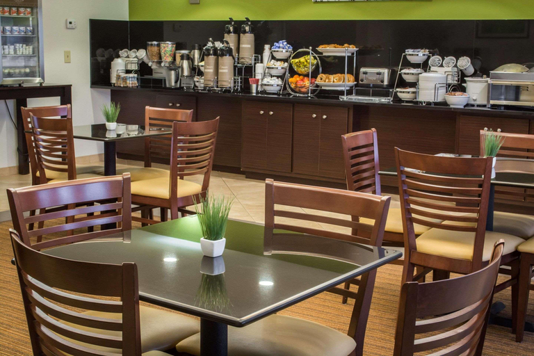 Food & Drinks 5, Sleep Inn & Suites Harbour Pointe, Chesterfield