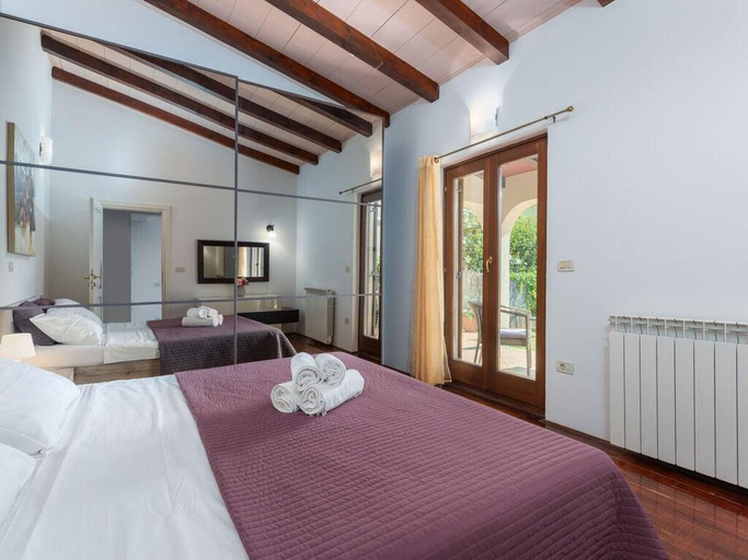 Bedroom 2, Villa Lucas Comfortable holiday residence, Novigrad