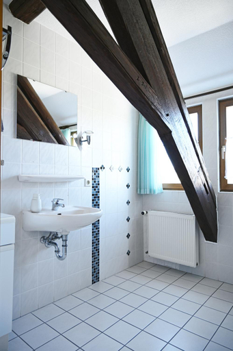 Others 5, Motel an der B180, Saalekreis