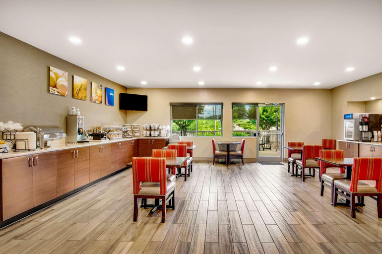 Food & Drinks 5, Comfort Inn Airport, Roanoke City
