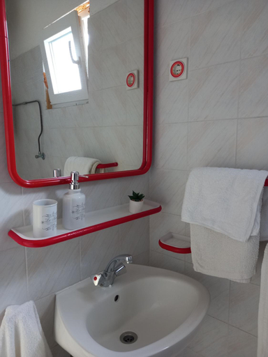 Bathroom 3, Biancaneve, Šolta