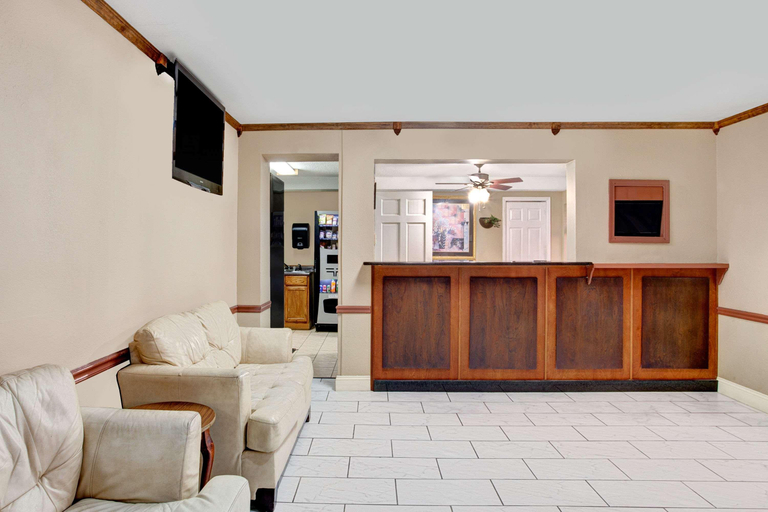 Public Area 2, Super 8 by Wyndham West Memphis, Crittenden