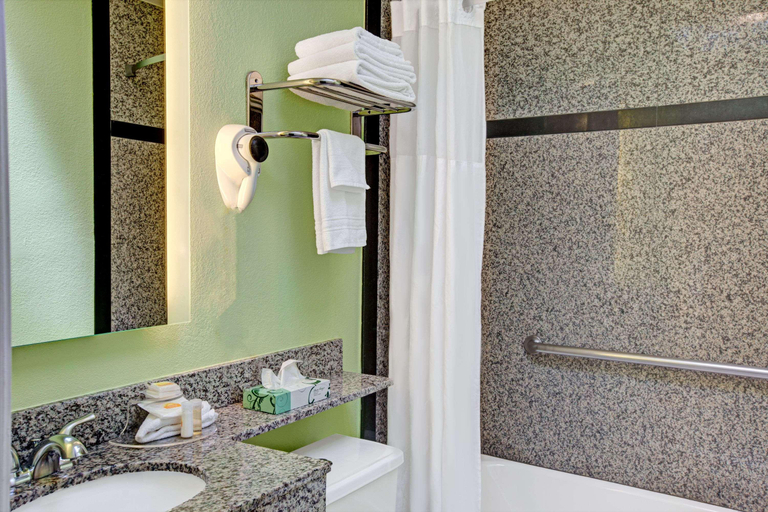 Bathroom 4, Days Inn by Wyndham San Francisco - Lombard, San Francisco