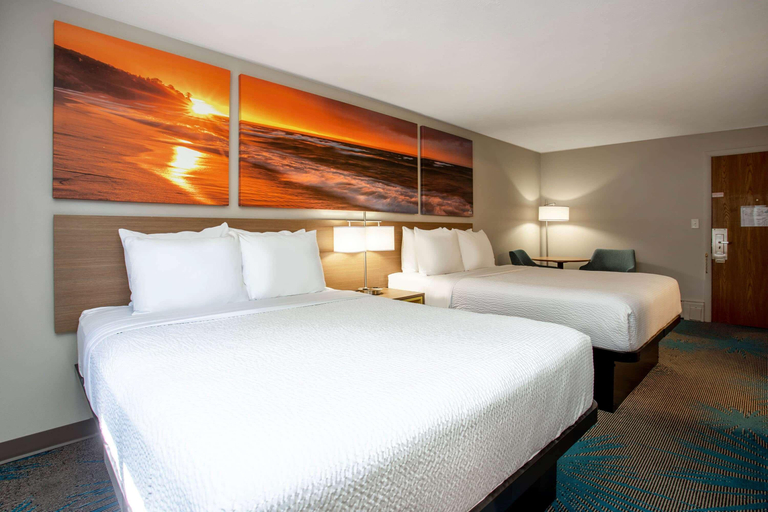 Bedroom 3, Days Inn by Wyndham Marquette, Marquette