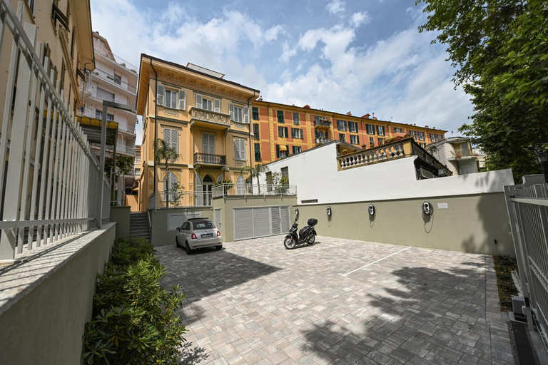 Exterior 15