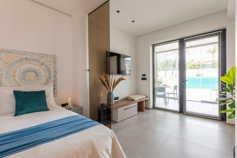 Others 3, Borgo Belvedere, Bari