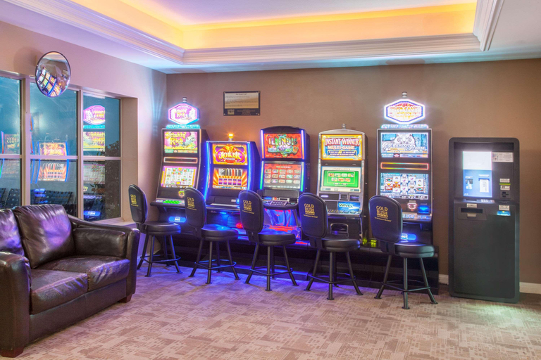 Food & Drinks