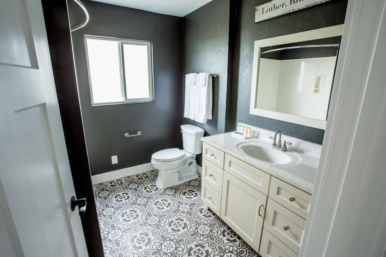 Bathroom 4, The Rellik House and Winery, Jackson