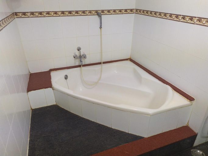 Bathroom 18