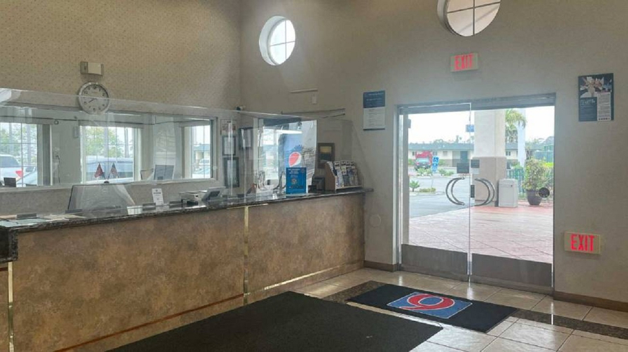 Public Area 2, Motel 6 Oceanside, CA Marina / Camp Pendleton, San Diego
