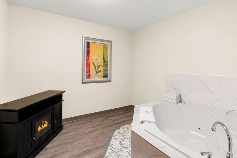 Bathroom 4, Comfort Suites Vacaville - Napa Valley, Solano
