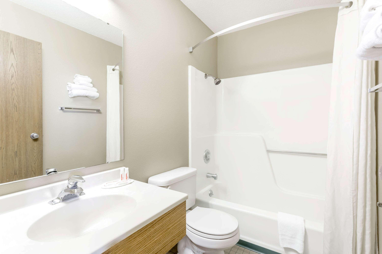 Bedroom, Super 8 by Wyndham Lexington, Dawson